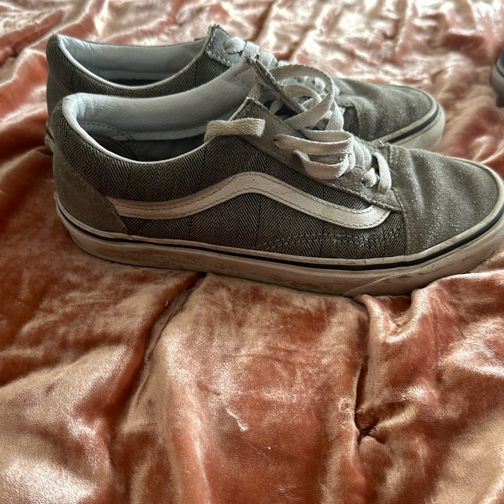 Vans Old Skool Gray Suede Lace Up Low Top Sneakers - Size 5 Men's 6.5 Women's